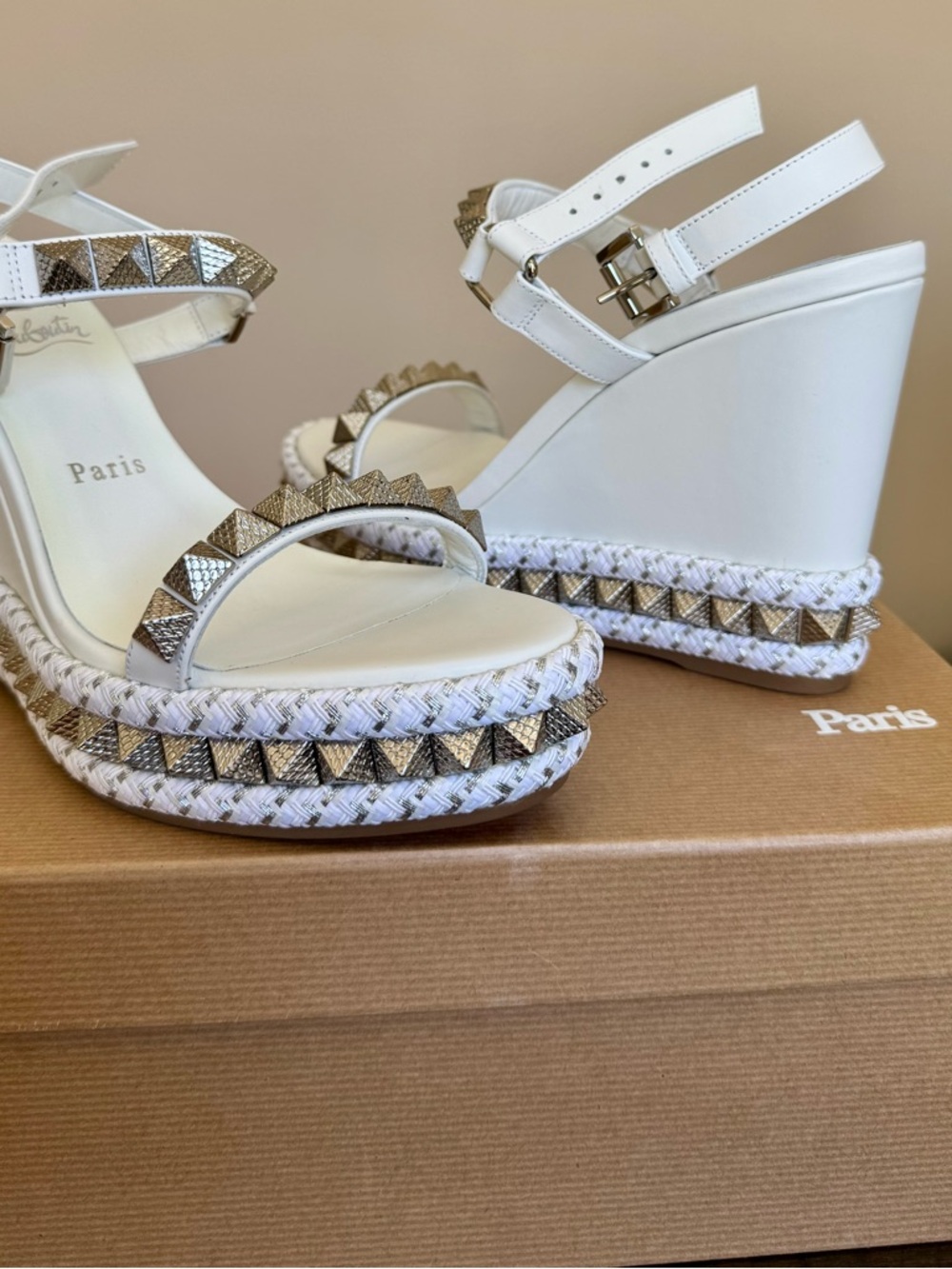 Christian Louboutin Pyraclou 110 - Size 39
Bianco